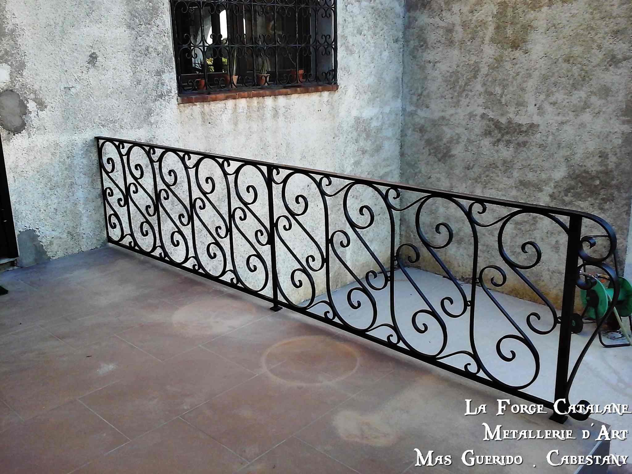 garde corps remplissage volutes trail chaud forge catalane.jpg